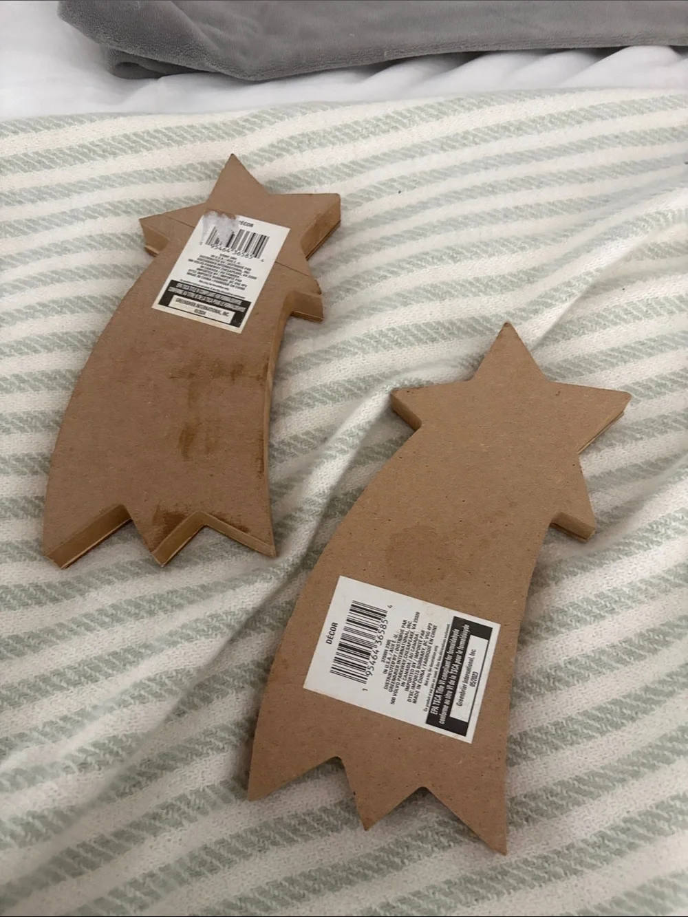 Set of 2 Wooden Shooting Star Decorations – Rustic Star Decor